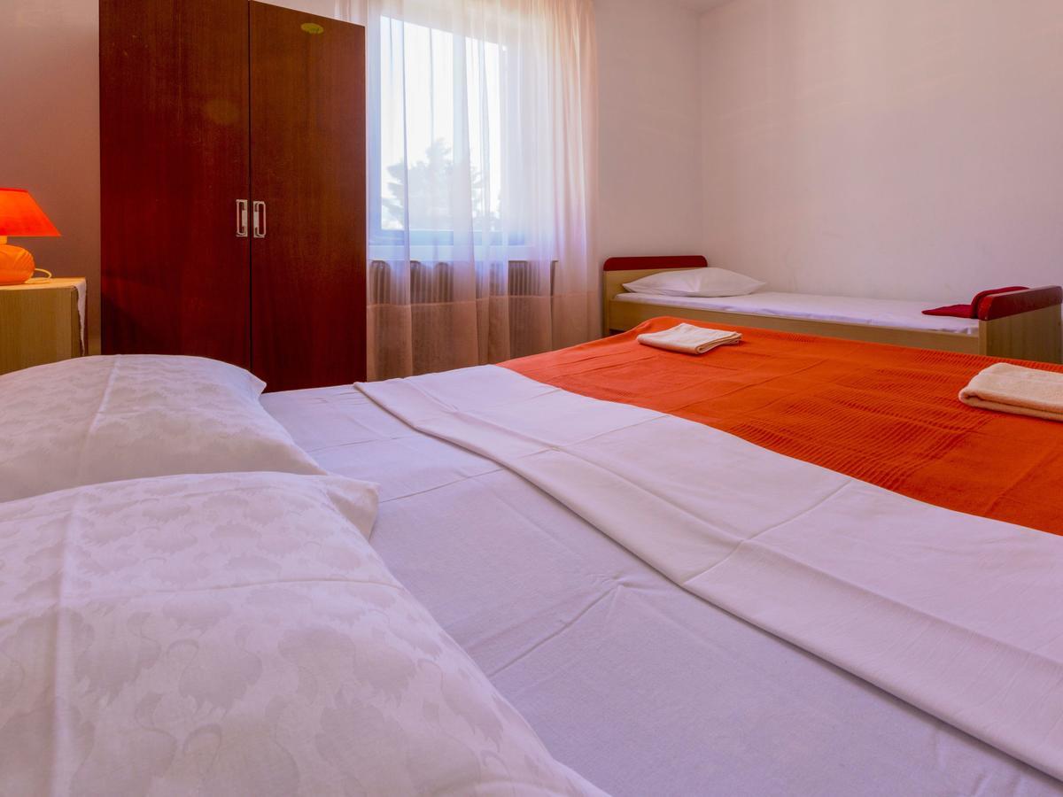 Apartment In Novi Vinodolski 15274 波威尔 外观 照片