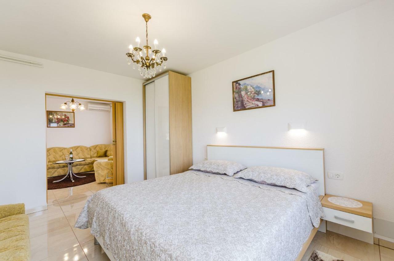 Apartment In Novi Vinodolski 15274 波威尔 外观 照片